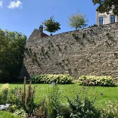 Apartament Au Pied Des Remparts Avec Place De Parking