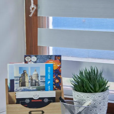 Au Pied Des Remparts Avec Place De Parking