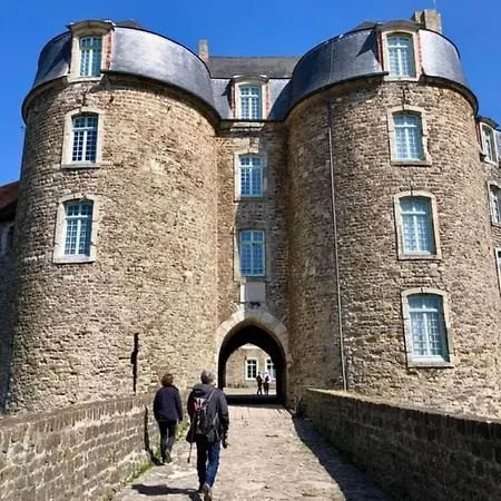 Au Pied Des Remparts Avec Place De Parking