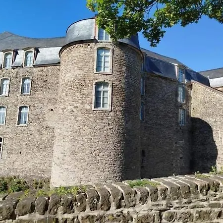Au Pied Des Remparts Avec Place De Parking *