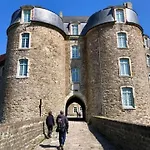 Au Pied Des Remparts Avec Place De Parking