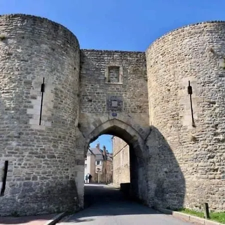 Au Pied Des Remparts Avec Place De Parking