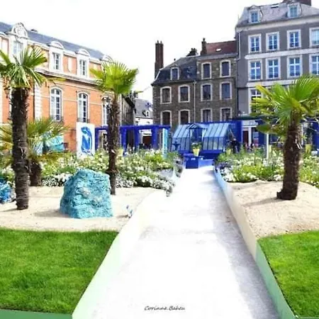 Au Pied Des Remparts Avec Place De Parking Lägenhet