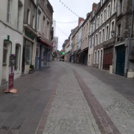 Au Pied Des Remparts Avec Place De Parking Апартаменты