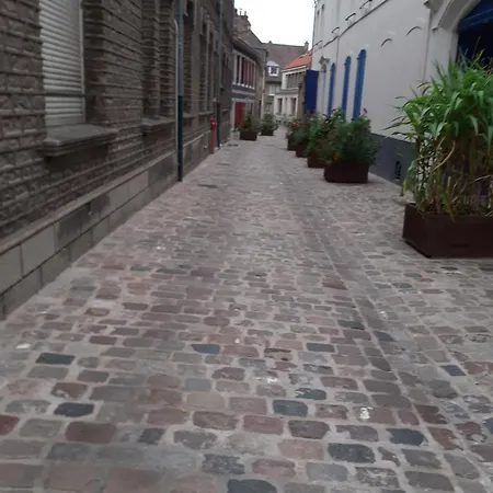 Au Pied Des Remparts Avec Place De Parking Lägenhet